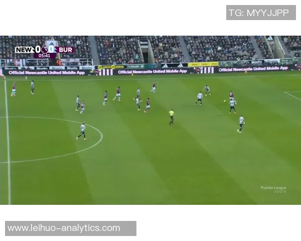 英超精彩对决：里昂与阿森纳激战成平局补时进球引发全场狂欢