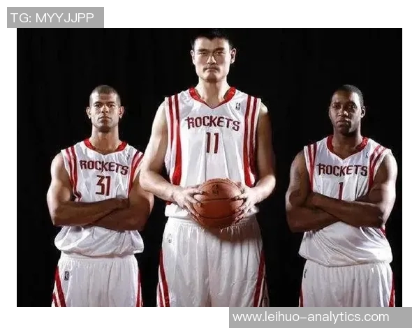 姚明投篮过程解析：从起始动作到投篮命中全方位解读篮球巨星的技巧与风范