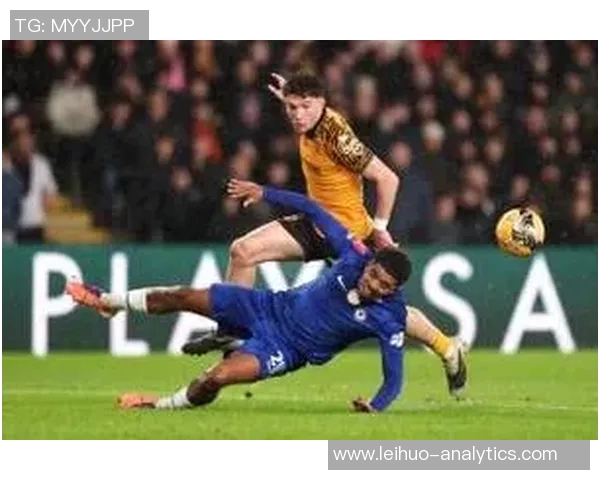 足总杯精彩对决里昂与波尔图激战成平局帽子戏法引发全场热烈反响 足总杯精彩对决里昂与波尔图激战成平局帽子戏法引发全场热烈反响