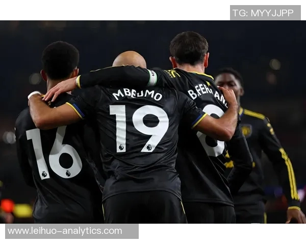 切尔西友谊赛大胜巴萨六比二争议判罚引发全场热议